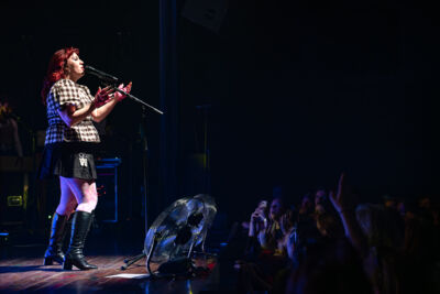 CMAT @ Muziekgieterij, picture 30, photographed by Anoek Houben - FrontView Magazine