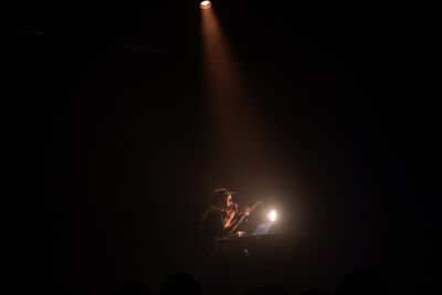 Birhang @ Arenbergschouwburg, foto 1, foto's door Tine Van Daele - FrontView Magazine