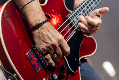 Peter Hook & The Light @ Ancienne Belgique, picture 5, photographed by Bart Janssens - FrontView Magazine