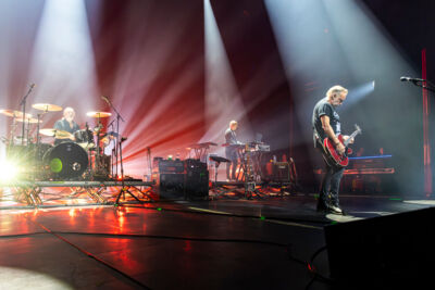 Peter Hook & The Light @ Ancienne Belgique, picture 6, photographed by Bart Janssens - FrontView Magazine