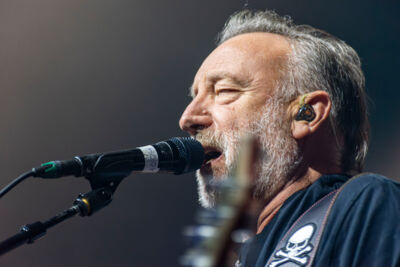 Peter Hook & The Light @ Ancienne Belgique, picture 7, photographed by Bart Janssens - FrontView Magazine