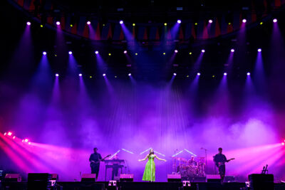 Nona @ Paaspop 2026, picture 4, photographed by Peter Smet - FrontView Magazine