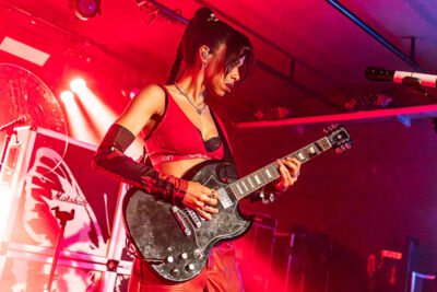 Nova Twins @ Trix, picture 2, photographed by Marc Verdonck - FrontView Magazine