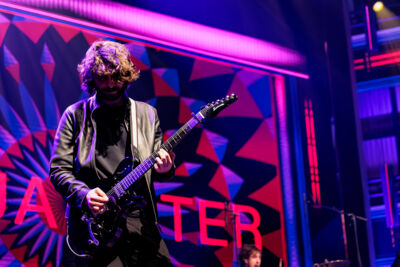 Josua Peter @ Paaspop 2026, picture 2, photographed by Peter Smet - FrontView Magazine