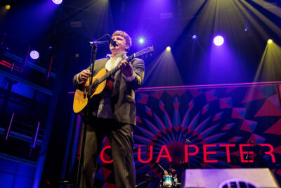 Josua Peter @ Paaspop 2026, picture 4, photographed by Peter Smet - FrontView Magazine