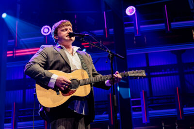 Josua Peter @ Paaspop 2026, picture 6, photographed by Peter Smet - FrontView Magazine