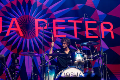 Josua Peter @ Paaspop 2026, picture 9, photographed by Peter Smet - FrontView Magazine