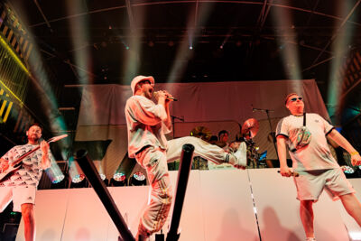 The Butcher Sisters @ Paaspop 2026, picture 8, photographed by Peter Smet - FrontView Magazine