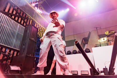 The Butcher Sisters @ Paaspop 2026, picture 9, photographed by Peter Smet - FrontView Magazine