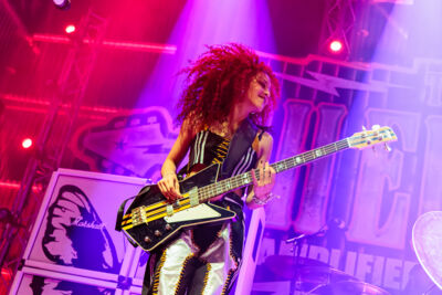 Nova Twins @ Paaspop 2026, picture 8, photographed by Peter Smet - FrontView Magazine