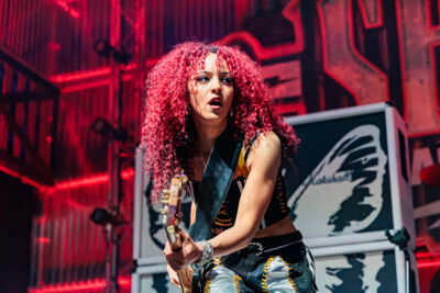 Nova Twins @ Paaspop 2026, picture 12, photographed by Peter Smet - FrontView Magazine