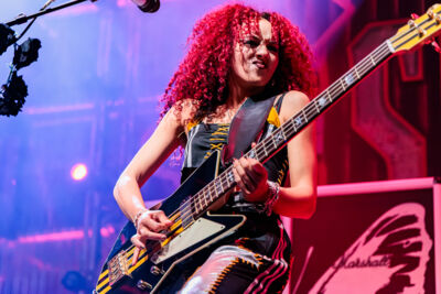 Nova Twins @ Paaspop 2026, picture 16, photographed by Peter Smet - FrontView Magazine