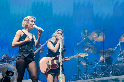 Pommelien Thijs @ Paaspop 2026, picture 6, photographed by Peter Smet - FrontView Magazine