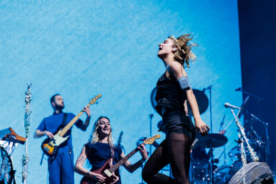 Pommelien Thijs @ Paaspop 2026, picture 18, photographed by Peter Smet - FrontView Magazine