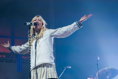 S10 @ Paaspop 2026, picture 3, photographed by Peter Smet - FrontView Magazine