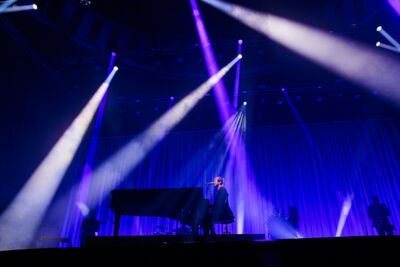 Tom Odell @ Paaspop 2026, picture 4, photographed by Peter Smet - FrontView Magazine