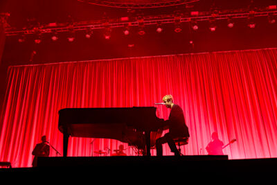 Tom Odell @ Paaspop 2026, picture 8, photographed by Peter Smet - FrontView Magazine