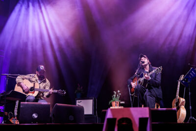 Tom Smith @ Paaspop 2026, foto 1, foto's door Peter Smet - FrontView Magazine