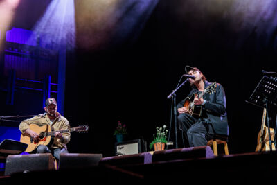 Tom Smith @ Paaspop 2026, foto 3, foto's door Peter Smet - FrontView Magazine