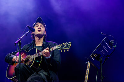 Tom Smith @ Paaspop 2026, foto 8, foto's door Peter Smet - FrontView Magazine