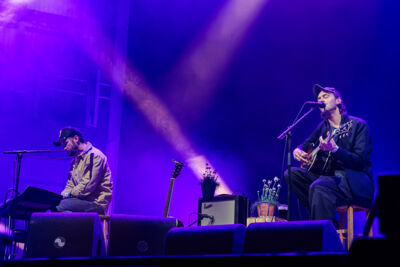 Tom Smith @ Paaspop 2026, foto 9, foto's door Peter Smet - FrontView Magazine