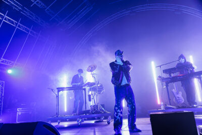 Zwangere Guy @ Paaspop 2026, picture 9, photographed by Peter Smet - FrontView Magazine