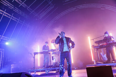 Zwangere Guy @ Paaspop 2026, picture 10, photographed by Peter Smet - FrontView Magazine