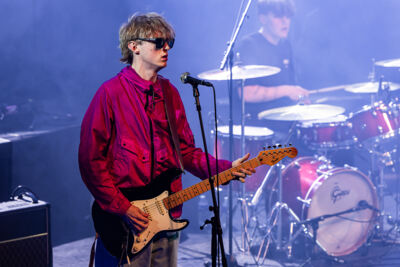 Garage Flower @ AB, picture 2, photographed by David Johnson - FrontView Magazine