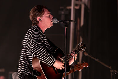 Only The Poets @ Trix, picture 7, photographed by Anoek Houben - FrontView Magazine