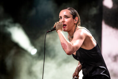 Jehnny BethJen @ Pinkpop, foto 7, foto's door Anoek Houben - FrontView Magazine