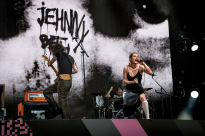 Jehnny BethJen @ Pinkpop, foto 8, foto's door Anoek Houben - FrontView Magazine