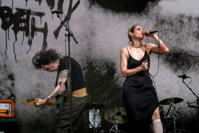 Jehnny BethJen @ Pinkpop, foto 1, foto's door Anoek Houben - FrontView Magazine