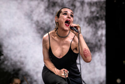 Jehnny BethJen @ Pinkpop, foto 10, foto's door Anoek Houben - FrontView Magazine