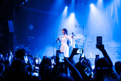 Faouzia @ Botanique, foto 1, foto's door Kaat Steukers - FrontView Magazine