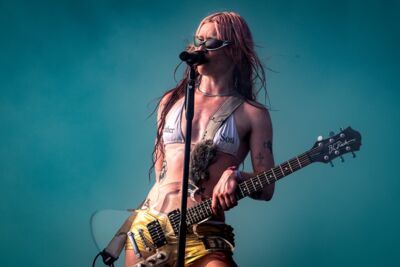 Wet Leg @ Pinkpop, picture 15, photographed by Anoek Houben - FrontView Magazine