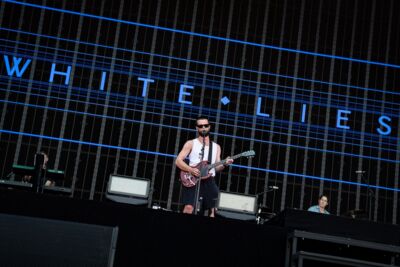 White Lies @ Pinkpop, foto 4, foto's door Anoek Houben - FrontView Magazine