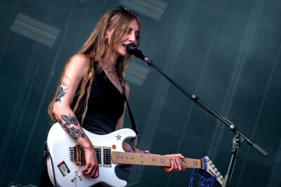 Wet Leg @ Pinkpop, picture 7, photographed by Anoek Houben - FrontView Magazine