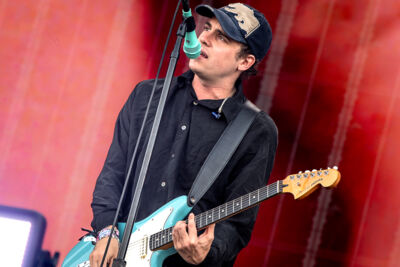 Royel Otis @ Pinkpop, picture 11, photographed by Anoek Houben - FrontView Magazine