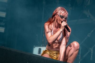 Wet Leg @ Pinkpop, picture 6, photographed by Anoek Houben - FrontView Magazine