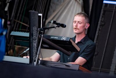 White Lies @ Pinkpop, foto 13, foto's door Anoek Houben - FrontView Magazine