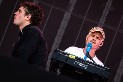 Royel Otis @ Pinkpop, picture 18, photographed by Anoek Houben - FrontView Magazine