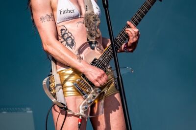 Wet Leg @ Pinkpop, picture 9, photographed by Anoek Houben - FrontView Magazine