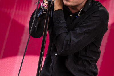 Royel Otis @ Pinkpop, picture 6, photographed by Anoek Houben - FrontView Magazine