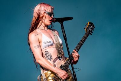 Wet Leg @ Pinkpop, picture 17, photographed by Anoek Houben - FrontView Magazine