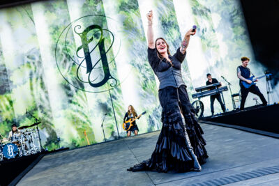 Floor Jansen @ Bospop 2026, picture 1, photographed by Dorien Goetschalckx - FrontView Magazine