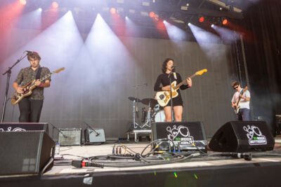 Rosie Stuart @ Rock Zottegem 2026, picture 4, photographed by Edwin Houdevelt - FrontView Magazine
