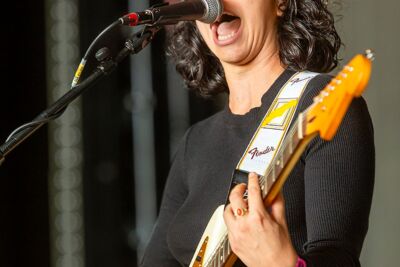 Rosie Stuart @ Rock Zottegem 2026, picture 1, photographed by Edwin Houdevelt - FrontView Magazine