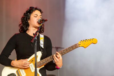 Rosie Stuart @ Rock Zottegem 2026, picture 8, photographed by Edwin Houdevelt - FrontView Magazine