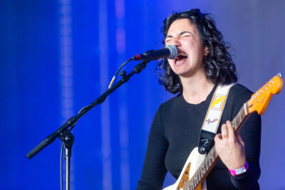 Rosie Stuart @ Rock Zottegem 2026, picture 11, photographed by Edwin Houdevelt - FrontView Magazine