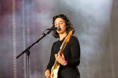 Rosie Stuart @ Rock Zottegem 2026, picture 7, photographed by Edwin Houdevelt - FrontView Magazine